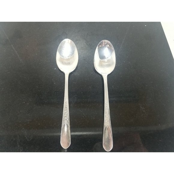 2 Antique Collectible Spoons 6.25" Wm. Rogers Mfg Co. Silver Plate - Picture 1 of 3
